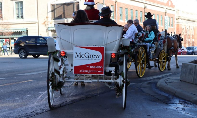 Horse-drawn carriage rides raise money for homeless shelter
